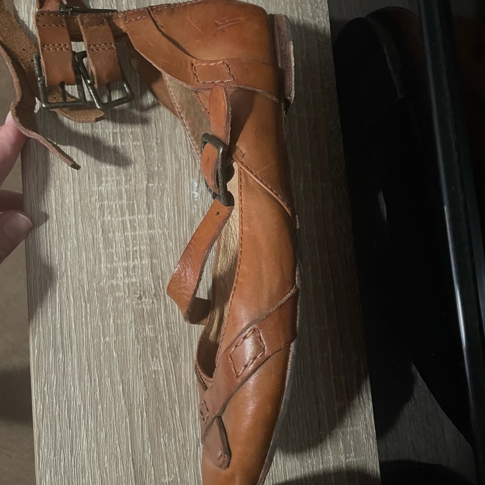 Frye flats